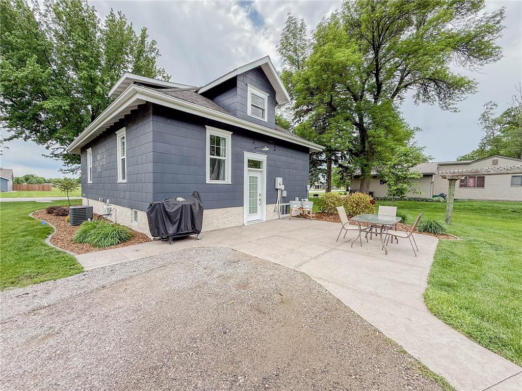 1316 W Fairview Avenue Olivia MN 56277 7084813 image4
