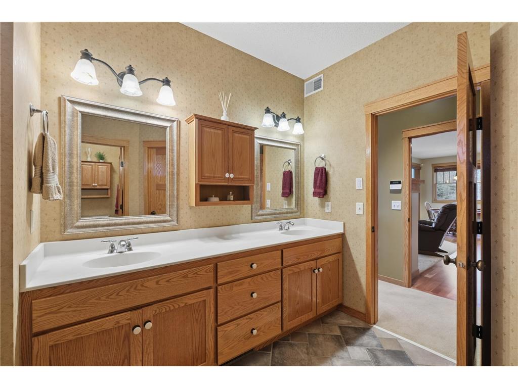 1317 Waters Path Woodbury MN 55129 7051715 image16