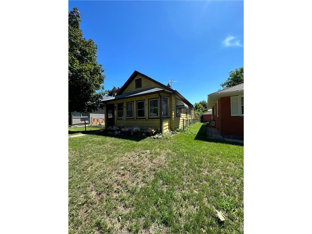 1318 4th Street E Saint Paul MN 55106 6416614 image1