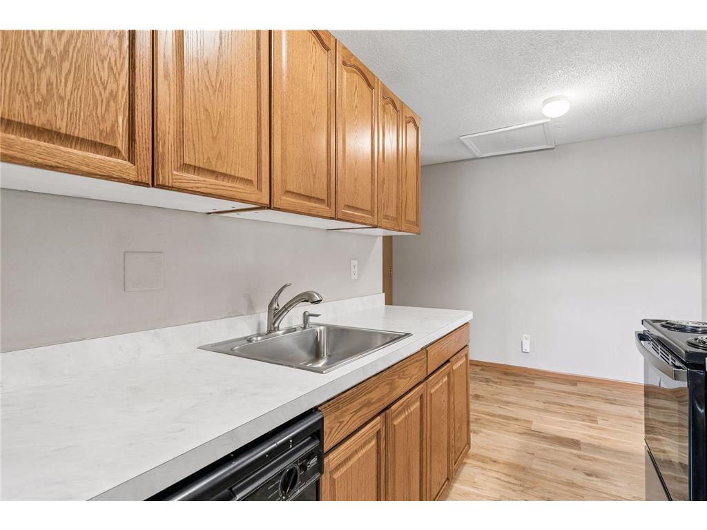 1318 Landmark Trail N Hopkins MN 55343 7017504 image19