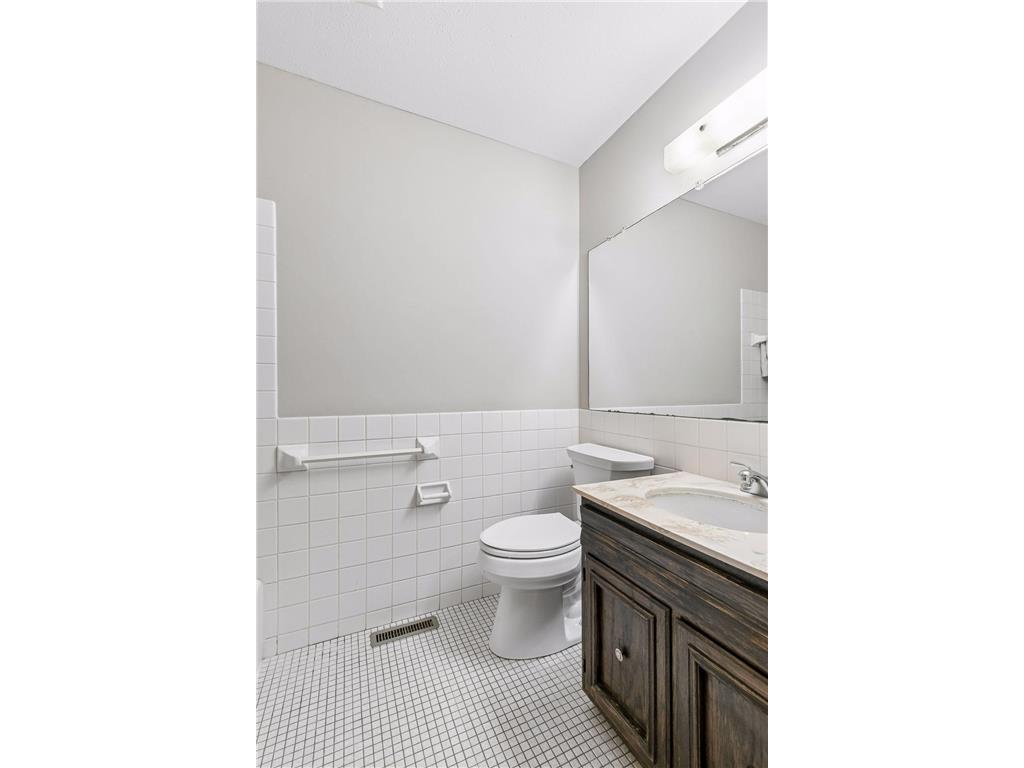 1318 Landmark Trail N Hopkins MN 55343 7017504 image30