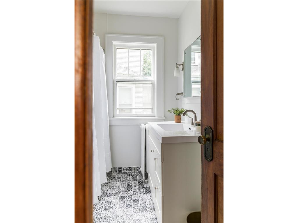 1319 Dayton Avenue Saint Paul MN 55104 6787142 image15
