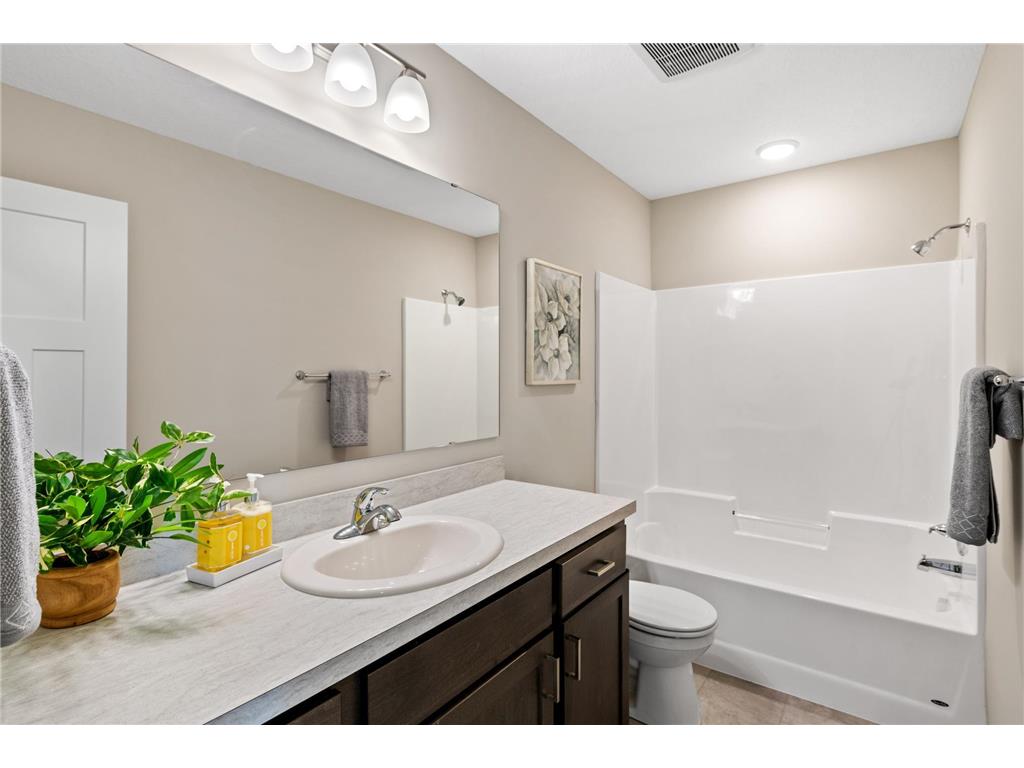 1319 Woods Road NE Isanti MN 55040 7017159 image10