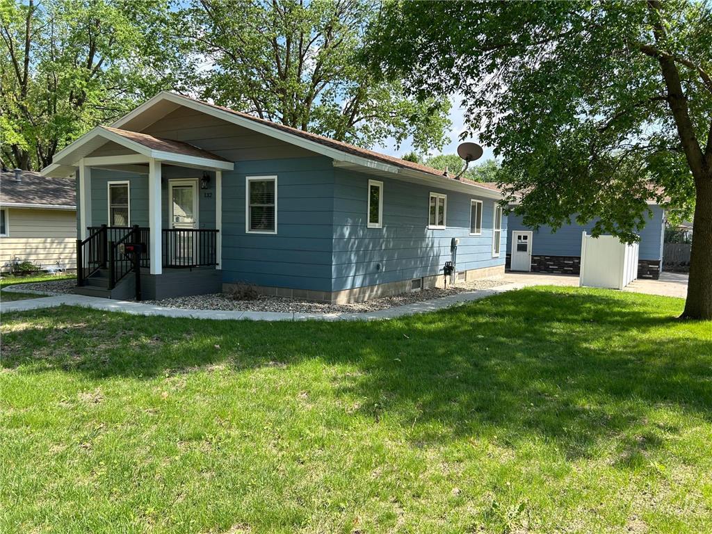 132 College Avenue NE Hutchinson MN 55350 6688484 image1