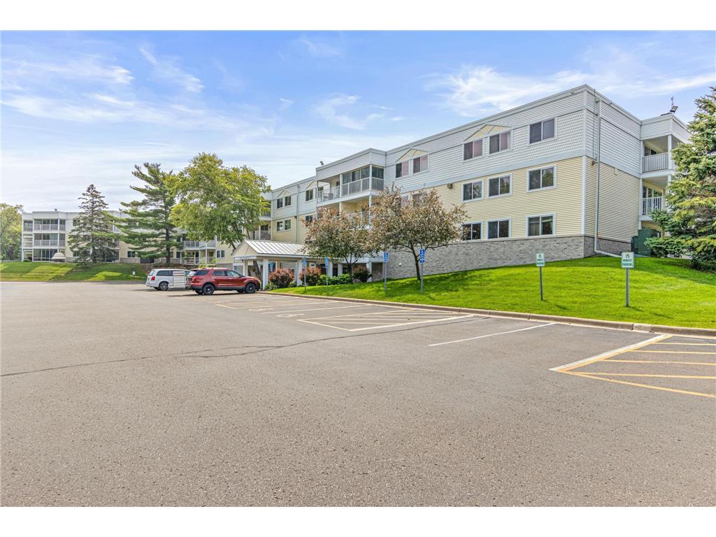 132 Demont Avenue E #136 Little Canada MN 55117 6824506 image1