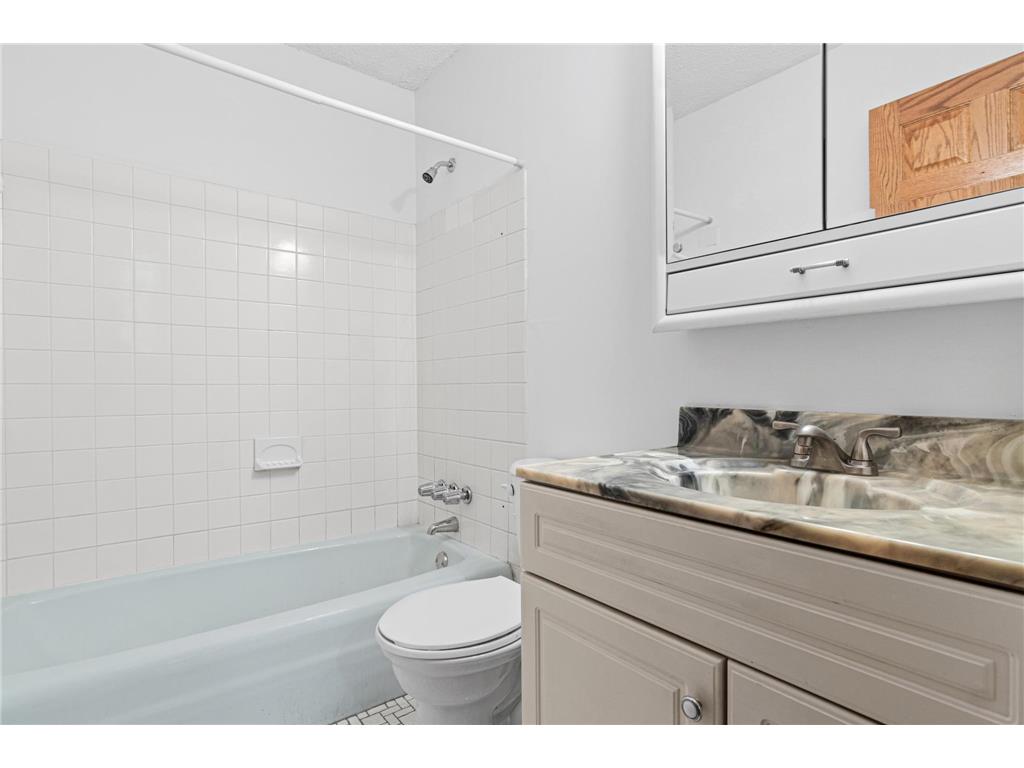 132 Demont Avenue E #136 Little Canada MN 55117 6824506 image16