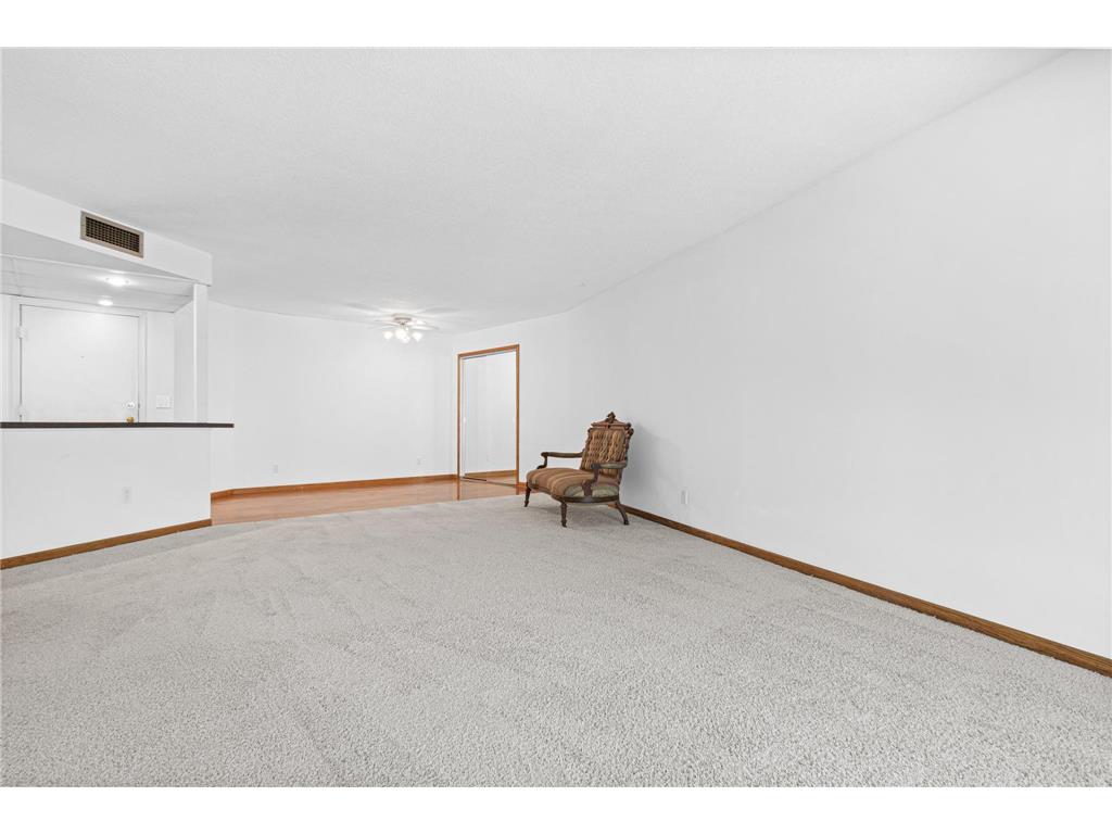 132 Demont Avenue E #136 Little Canada MN 55117 6824506 image3