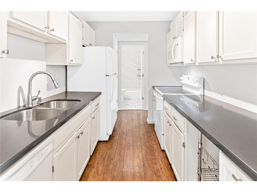 132 Demont Avenue E #330 Little Canada MN 55117 6407918 image1