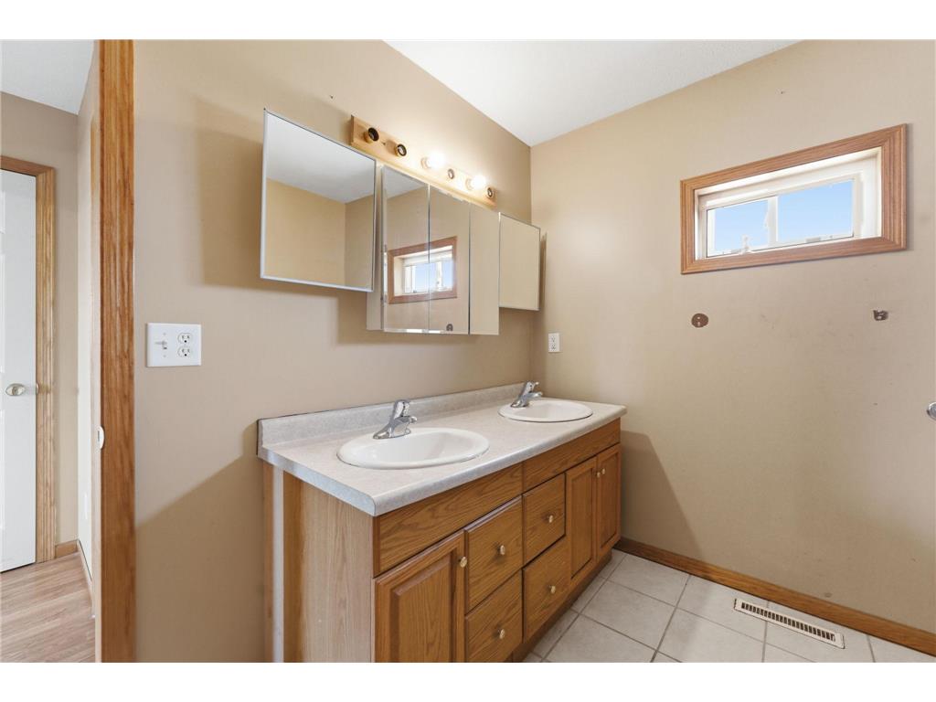 132 Gates Avenue Kenyon MN 55946 7063011 image27