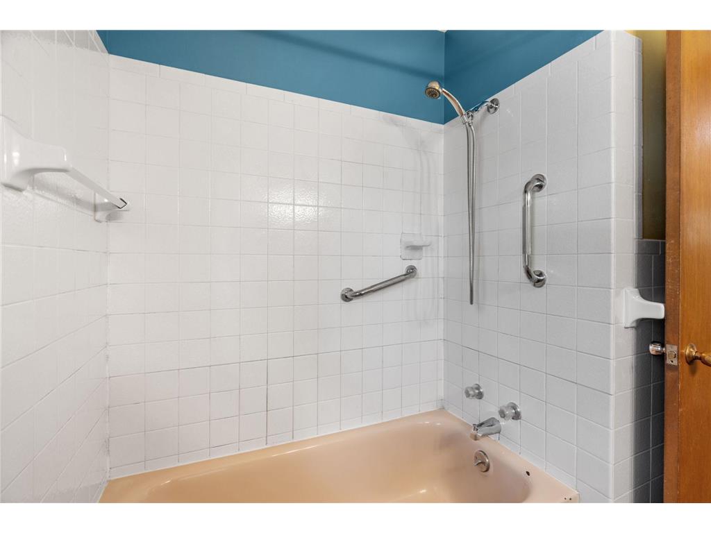 1320 44th Avenue NE Columbia Heights MN 55421 7099609 image21