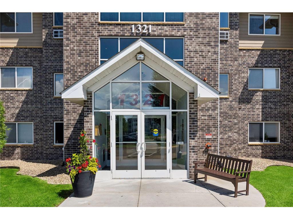 1321 Lake Drive W #123 Chanhassen MN 55317 7086500 image25