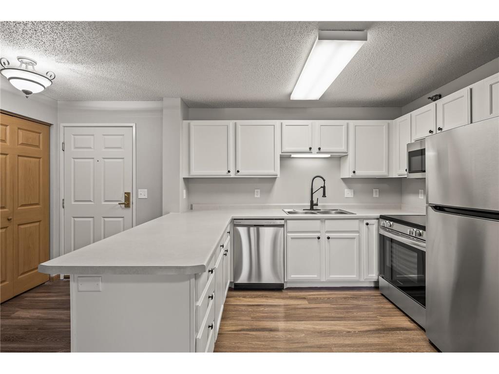 1321 Lake Drive W #205 Chanhassen MN 55317 6685344 image1