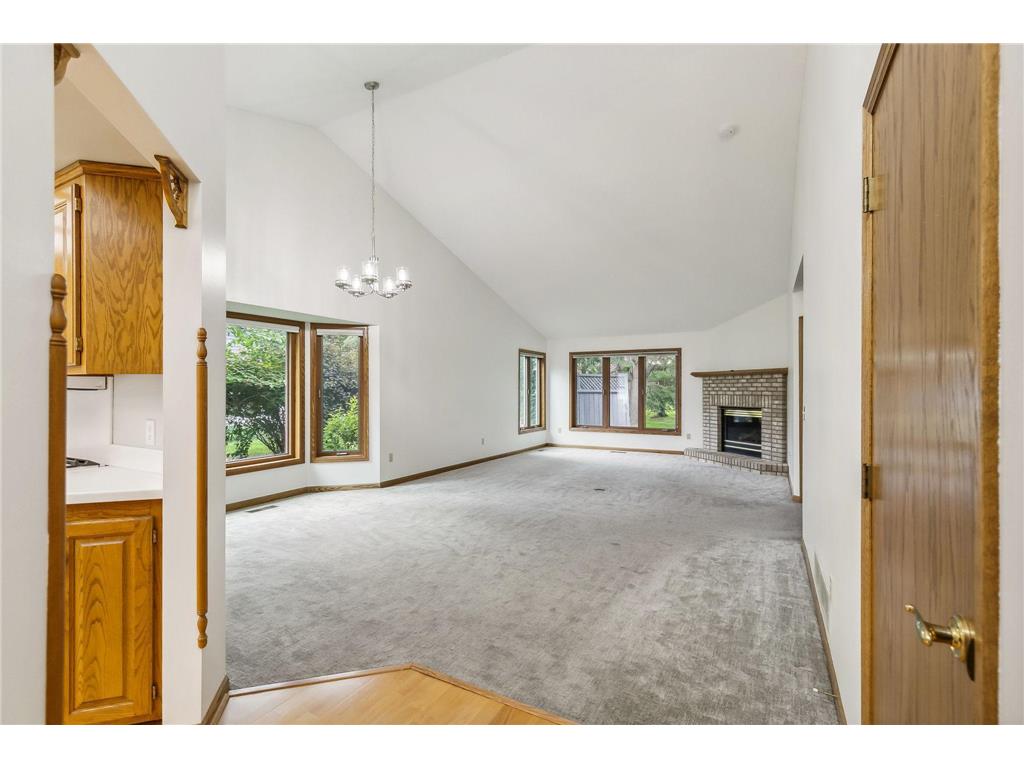 1321 Silverthorn Drive Shoreview MN 55126 MLS: 6548602 Edina Realty 1321 Silverthorn Drive Shoreview MN 55126 MLS: 6548602 Edina Realty