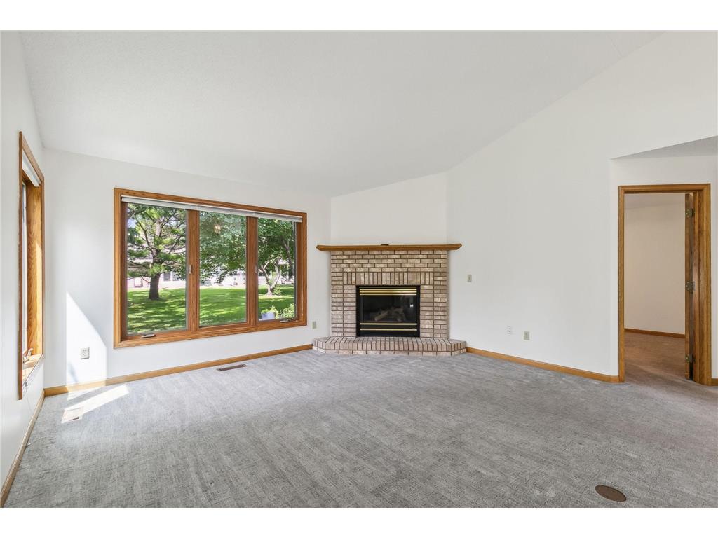 1321 Silverthorn Drive Shoreview MN 55126 MLS: 6548602 Edina Realty 1321 Silverthorn Drive Shoreview MN 55126 MLS: 6548602 Edina Realty