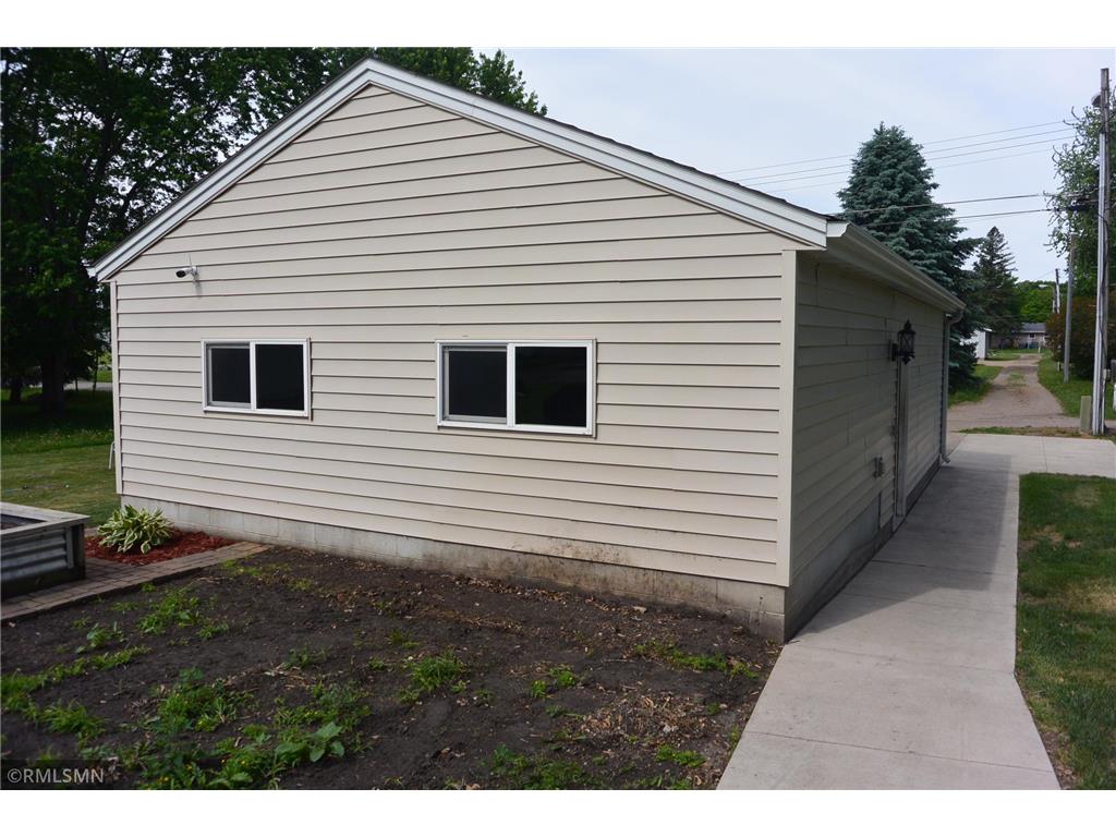 1323 Armstrong Avenue N Glencoe MN 55336 7084420 image8