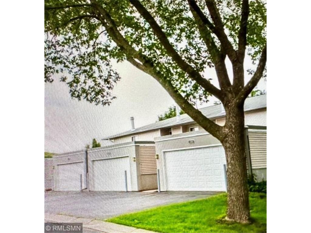 1323 Landmark Trail S Hopkins MN 55343 6347121 image1