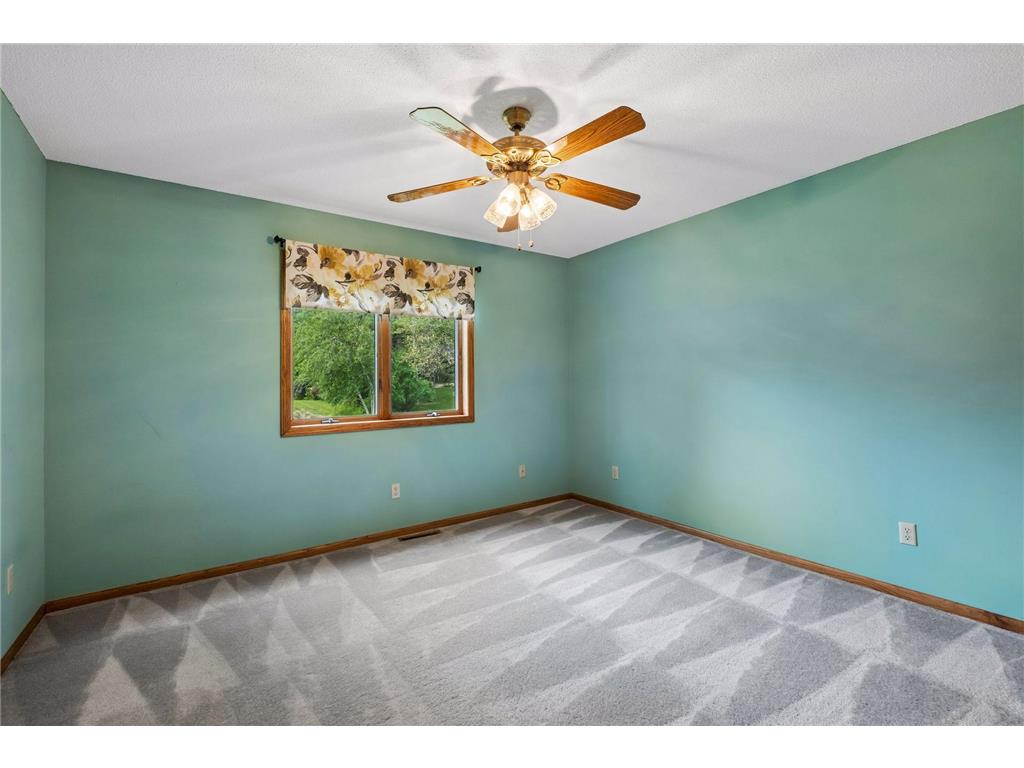 1326 Griffin Avenue Mahtomedi MN 55115 7064772 image36
