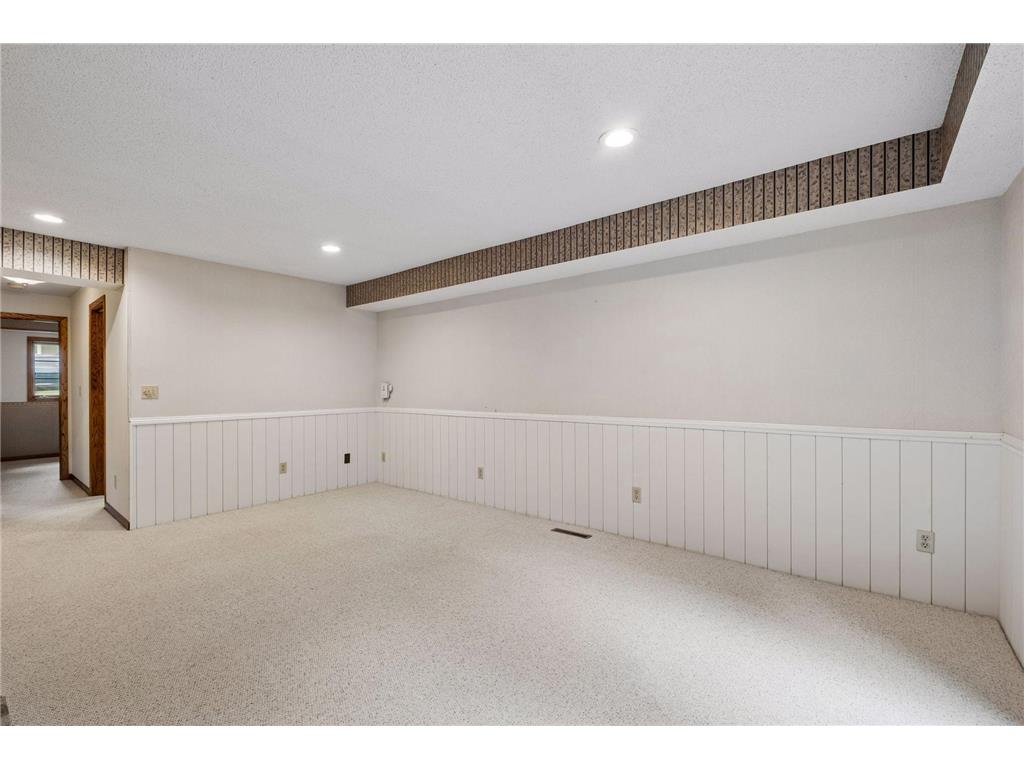 1326 Griffin Avenue Mahtomedi MN 55115 7064772 image42