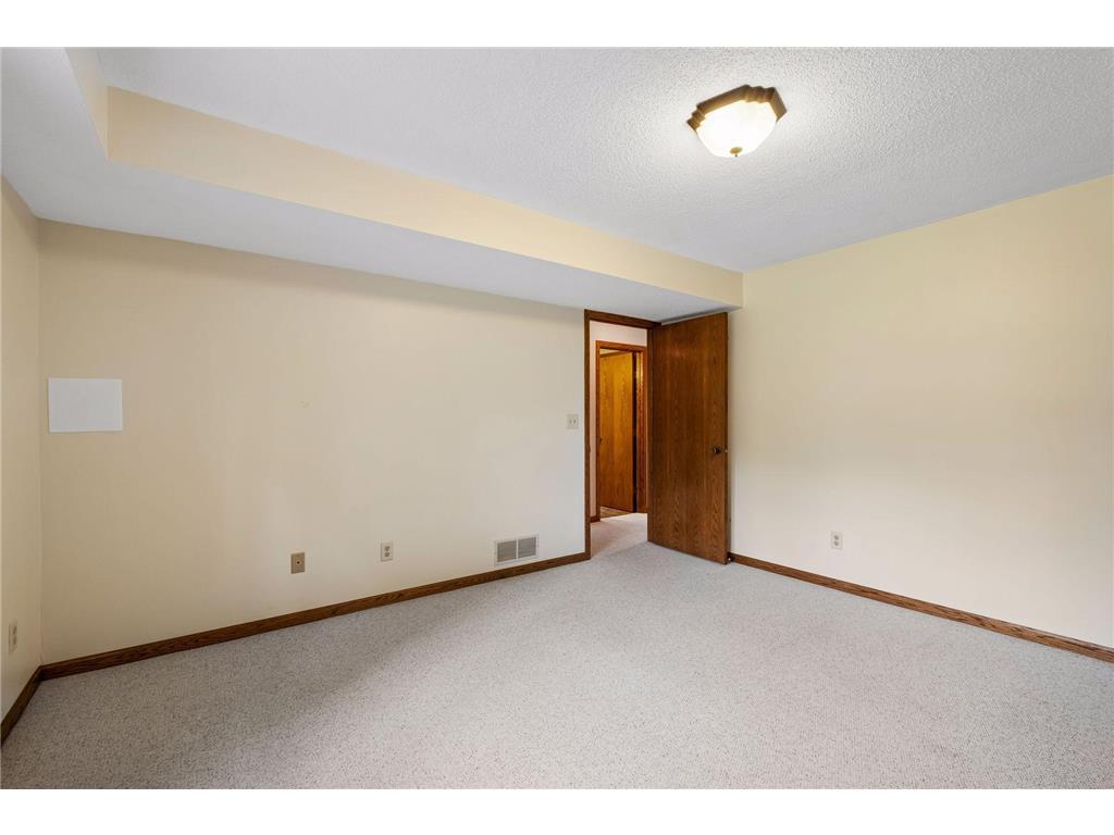 1326 Griffin Avenue Mahtomedi MN 55115 7064772 image46