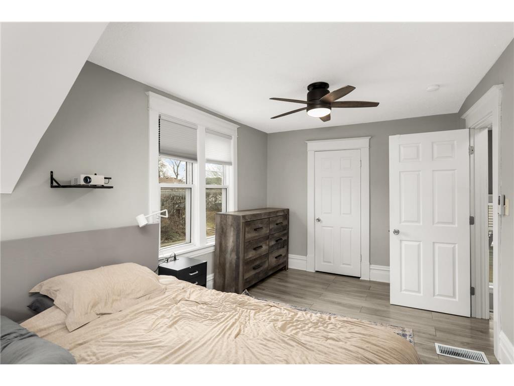 1329 Newton Avenue N Minneapolis MN 55411 7053659 image17