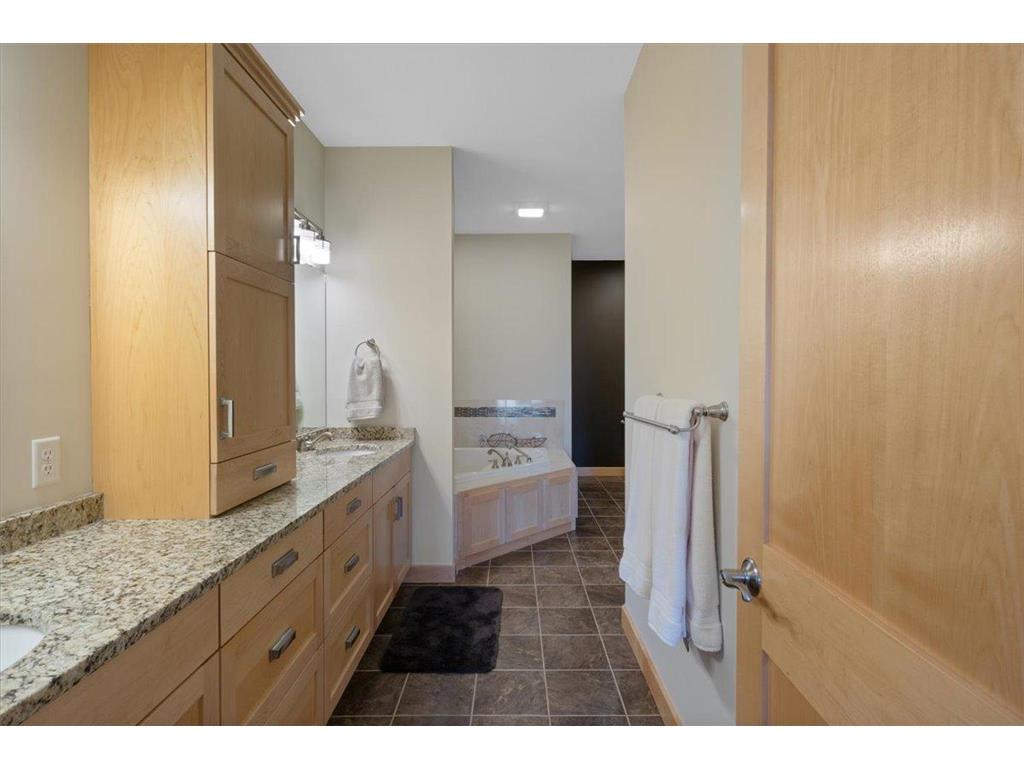 1329 S Oak Street Lake City MN 55041 - Mississippi 7049647 image26