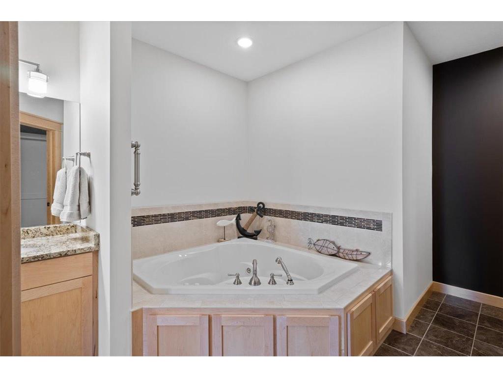 1329 S Oak Street Lake City MN 55041 - Mississippi 7049647 image28