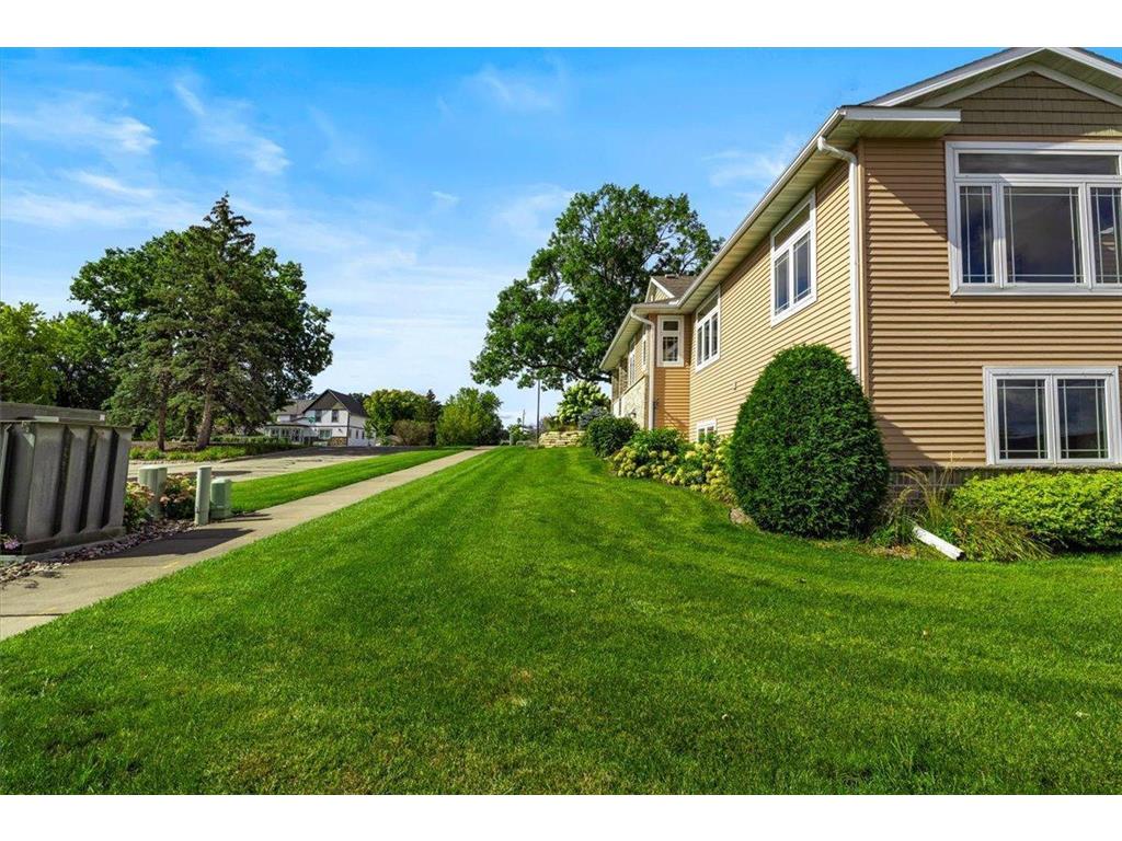 1329 S Oak Street Lake City MN 55041 - Mississippi 7049647 image4