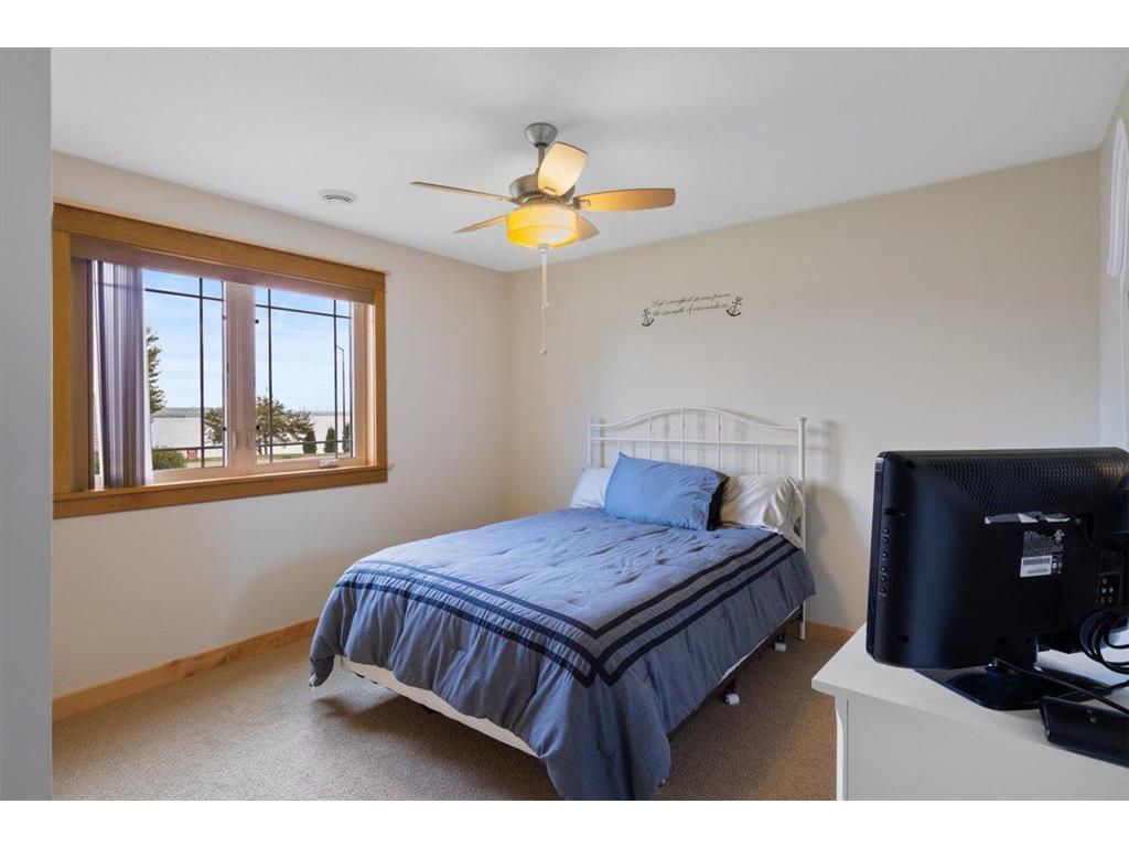 1329 S Oak Street Lake City MN 55041 - Mississippi 7049647 image52