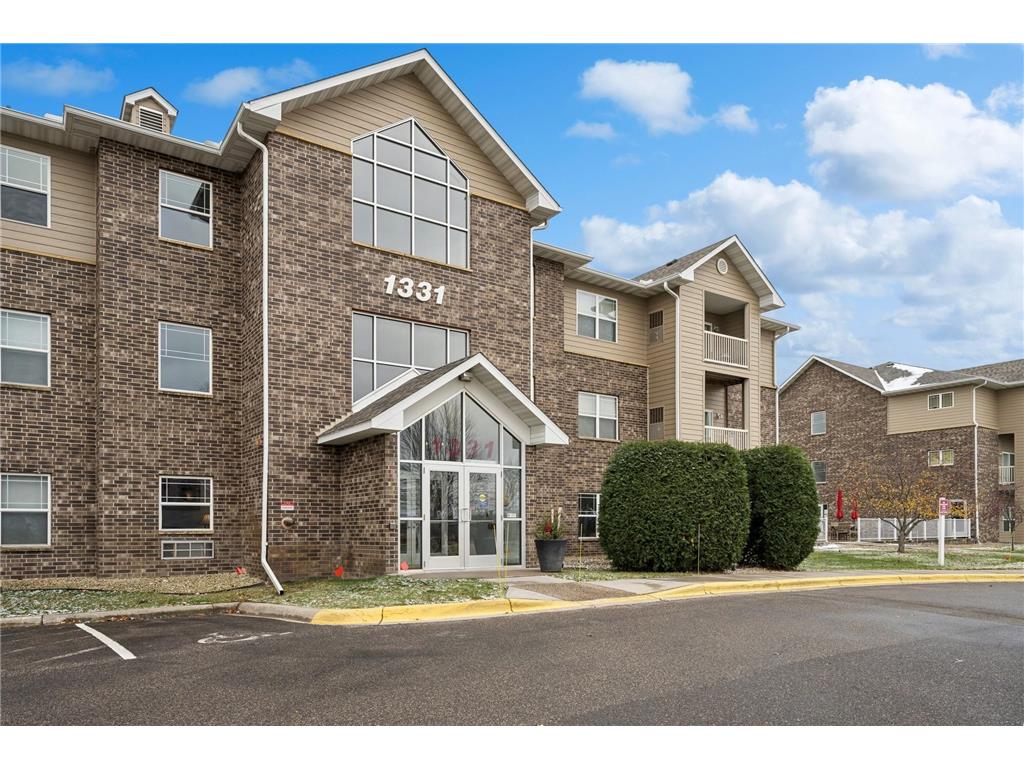 1331 Lake Drive W #A304 Chanhassen MN 55317 6634033 image1
