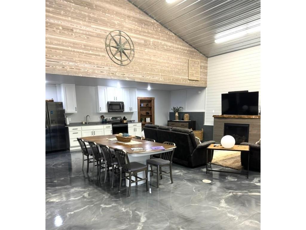 13312 Skyline Drive Spicer MN 56288 - Green 6585495 image1