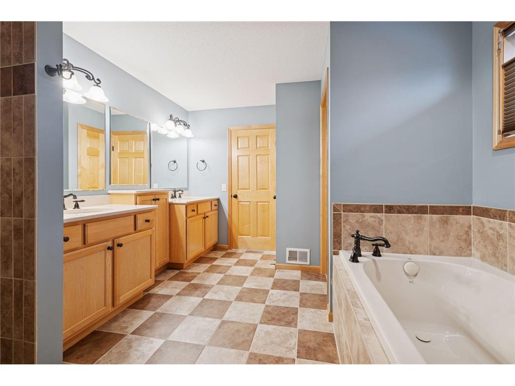 1336 Palisade Path Woodbury MN 55129 7049713 image19