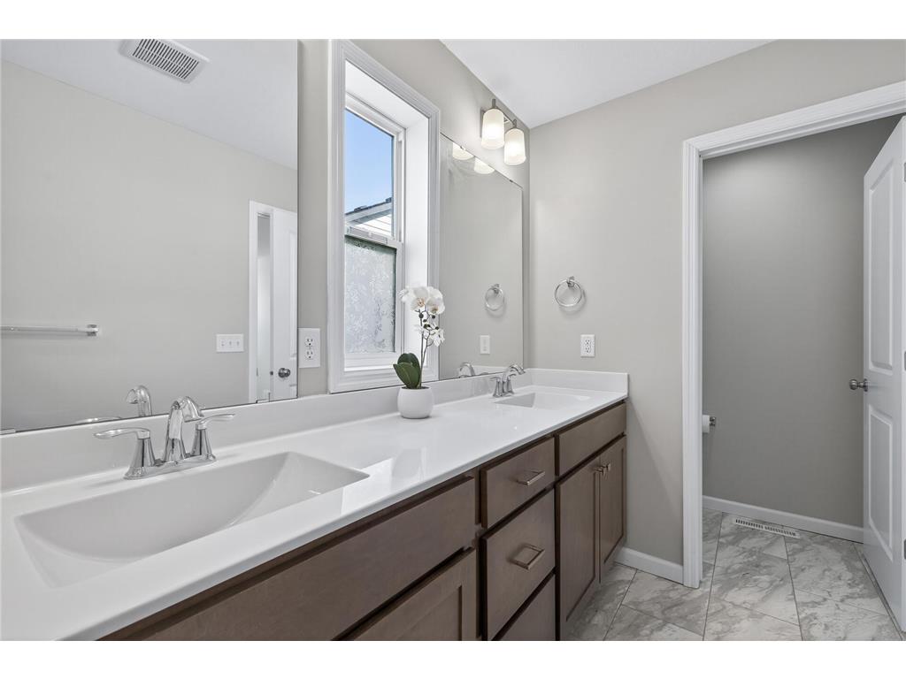 1337 100th Avenue NW Coon Rapids MN 55433 6774507 image31