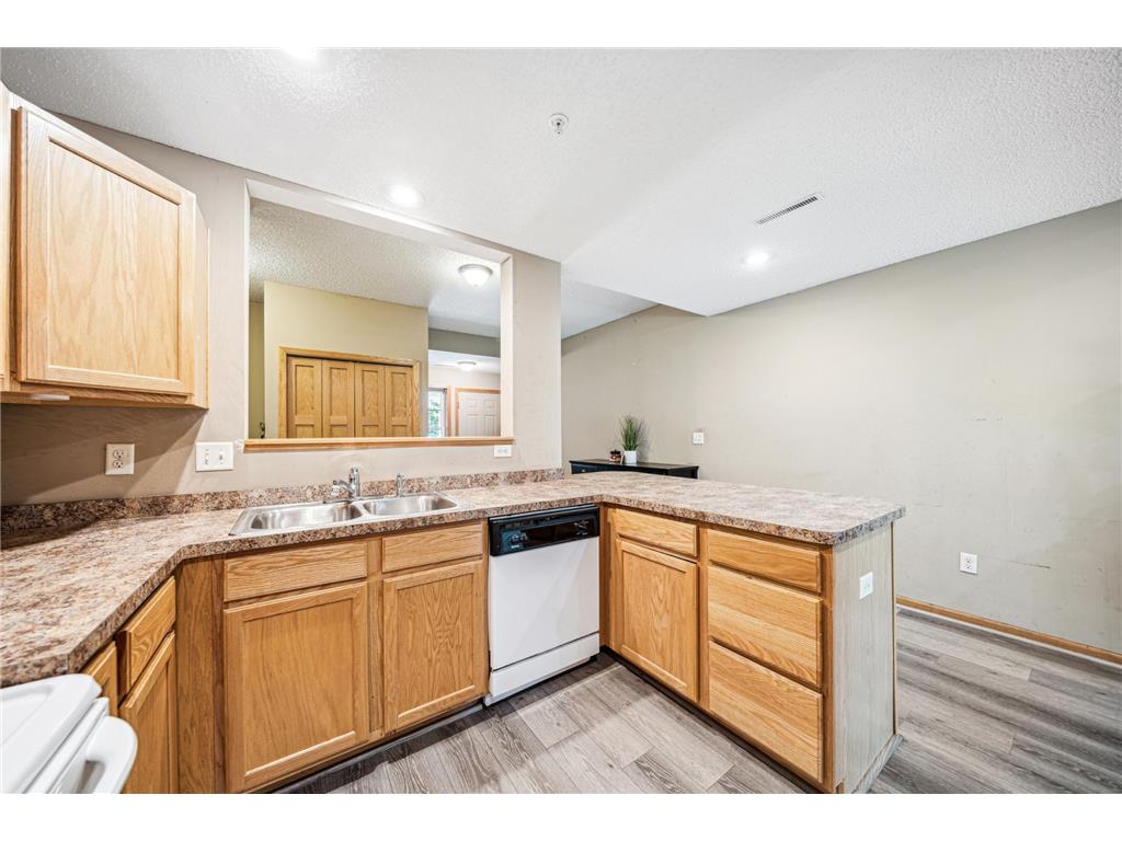 1343 Echo Lake Court, Mahtomedi, MN, 55115 MLS 6551698 Edina Realty