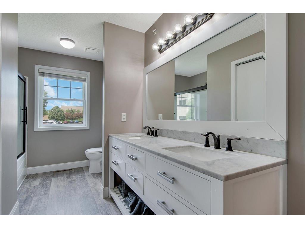 1347 Echo Lake Court, Mahtomedi, MN, 55115 MLS 6572713 Edina Realty