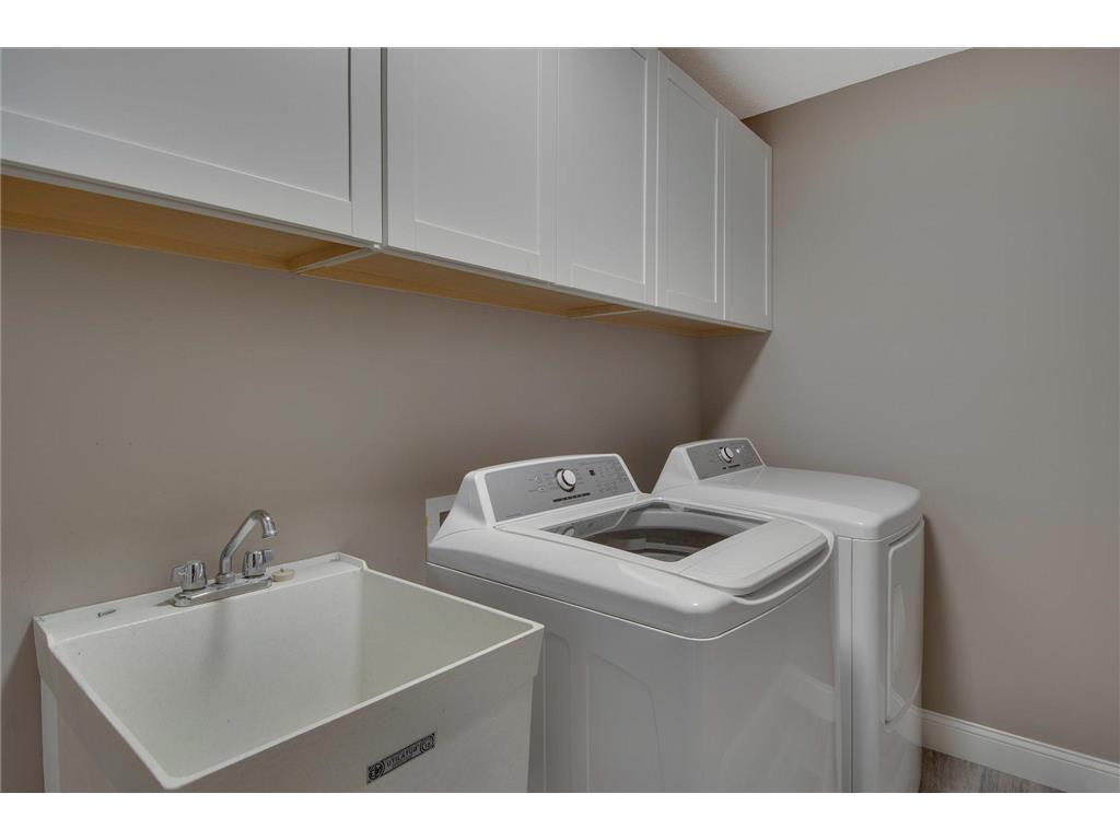 1347 Echo Lake Court, Mahtomedi, MN, 55115 MLS 6572713 Edina Realty