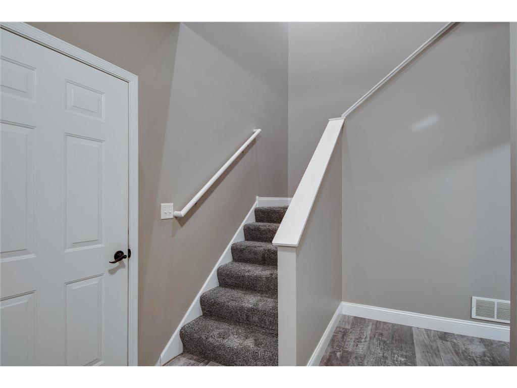 1347 Echo Lake Court, Mahtomedi, MN, 55115 MLS 6572713 Edina Realty