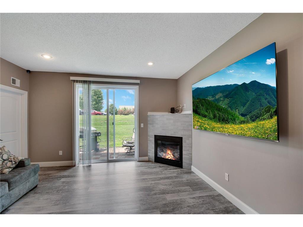 1347 Echo Lake Court, Mahtomedi, MN, 55115 MLS 6572713 Edina Realty