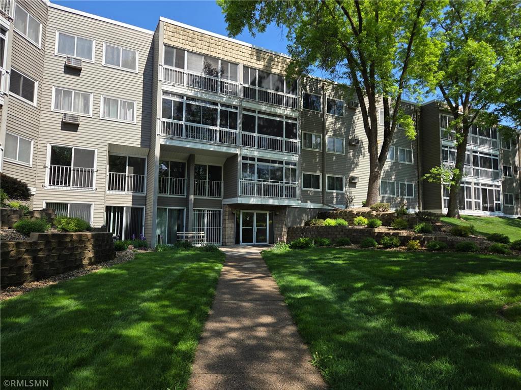 135 Viking Drive E #213 Little Canada MN 55117 6723615 image1