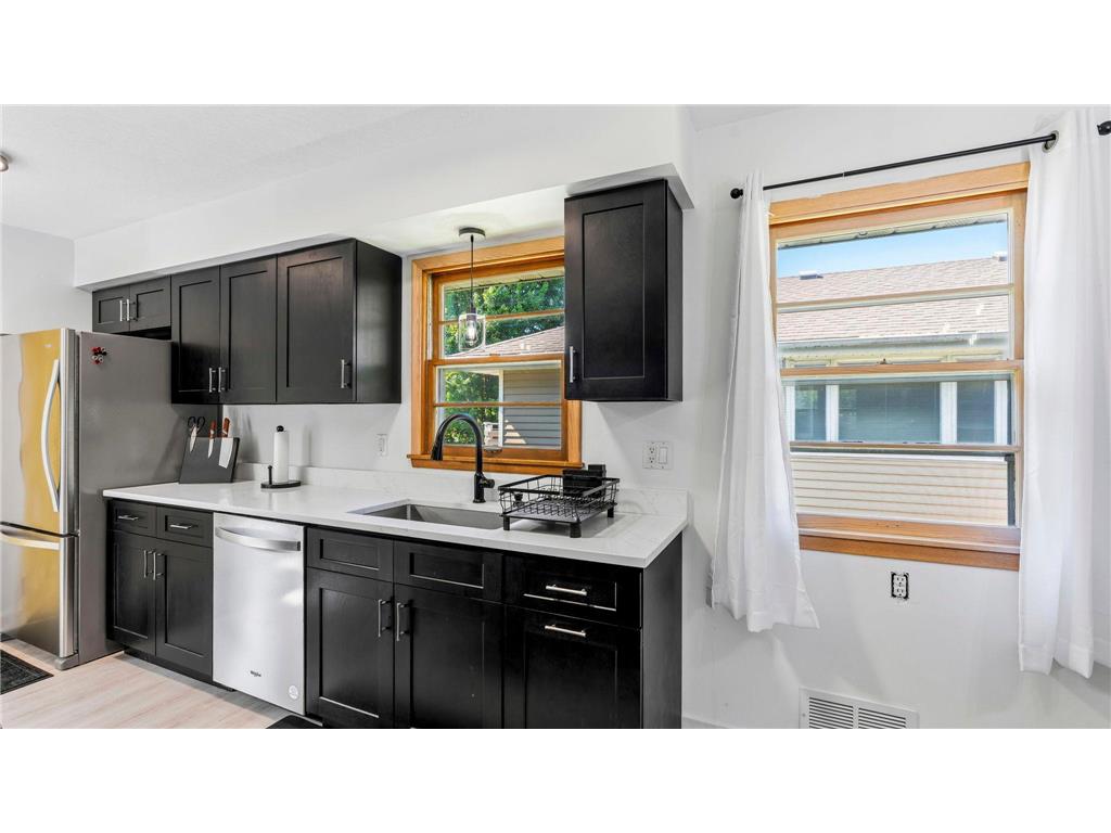 1350 Boone Avenue N Golden Valley MN 55427 7079238 image10