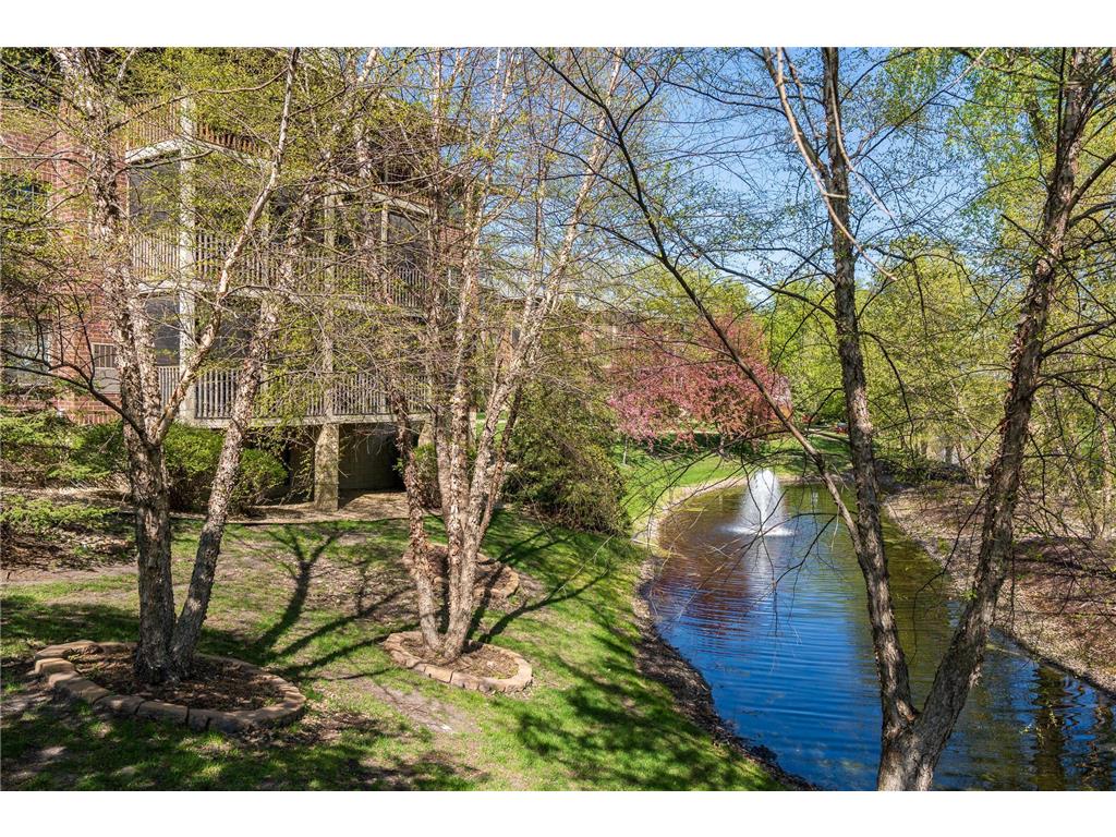 1350 Douglas Drive N #102 Golden Valley MN 55422 6473096 image1