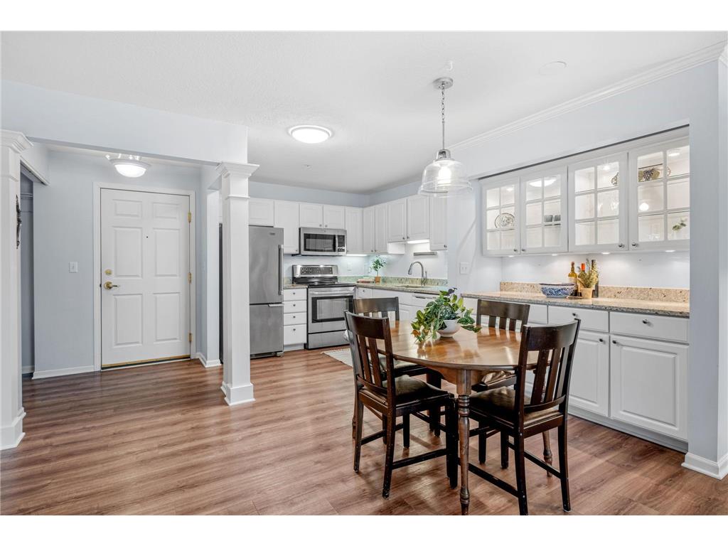 1350 Douglas Drive N #105 Golden Valley MN 55422 6751757 image1