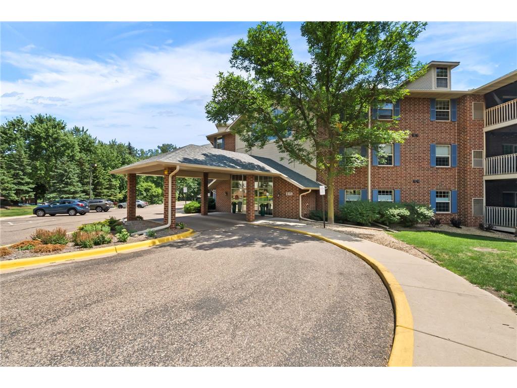 1350 Douglas Drive N #105 Golden Valley MN 55422 6751757 image3
