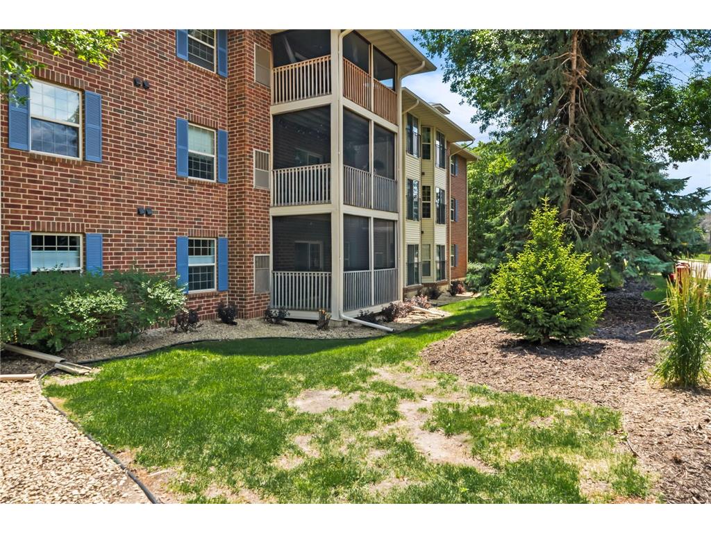 1350 Douglas Drive N #105 Golden Valley MN 55422 6751757 image4