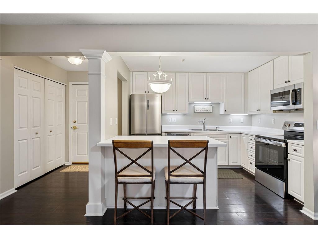 1350 Douglas Drive N #111 Golden Valley MN 55422 - Bassett Creek 6692265 image2