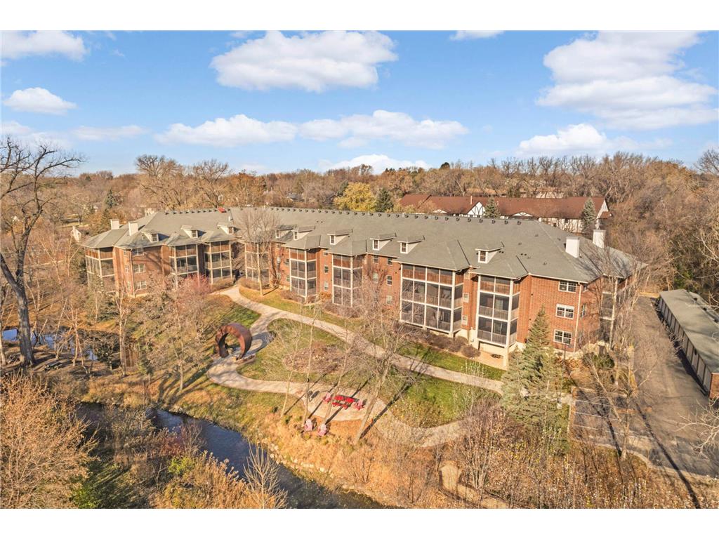 1350 Douglas Drive N #213 Golden Valley MN 55422 - Bassett Creek 6460602 image1