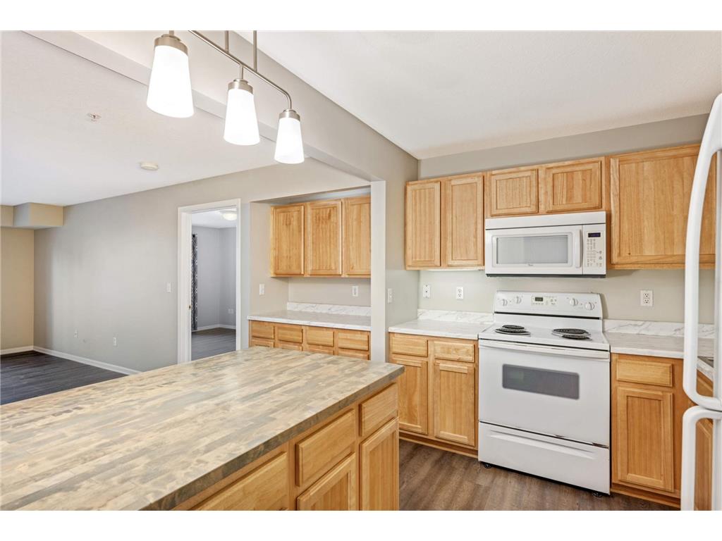 1350 Douglas Drive N 213, Golden Valley, MN, 55422 MLS 6460602