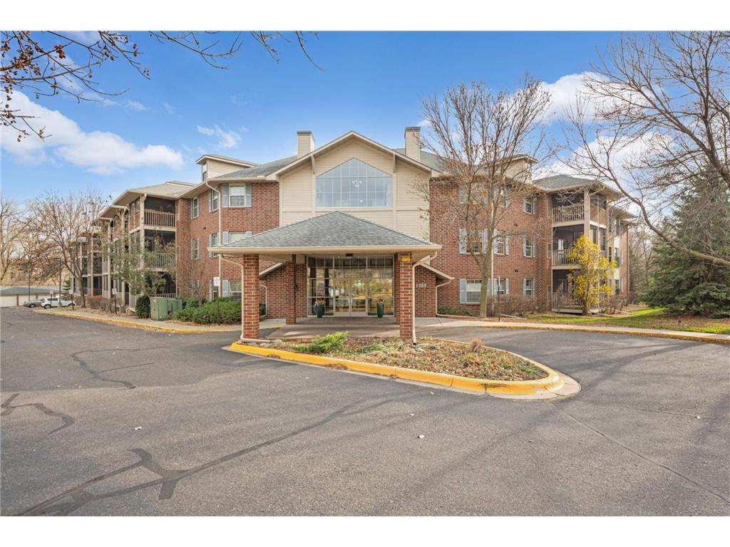 1350 Douglas Drive N 213, Golden Valley, MN, 55422 MLS 6460602