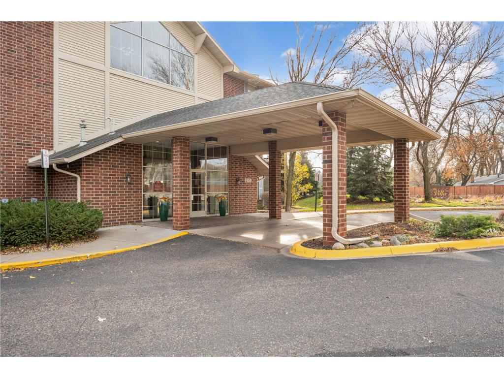 1350 Douglas Drive N 213, Golden Valley, MN, 55422 MLS 6460602