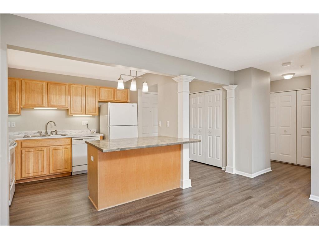 1350 Douglas Drive N 213, Golden Valley, MN, 55422 MLS 6460602