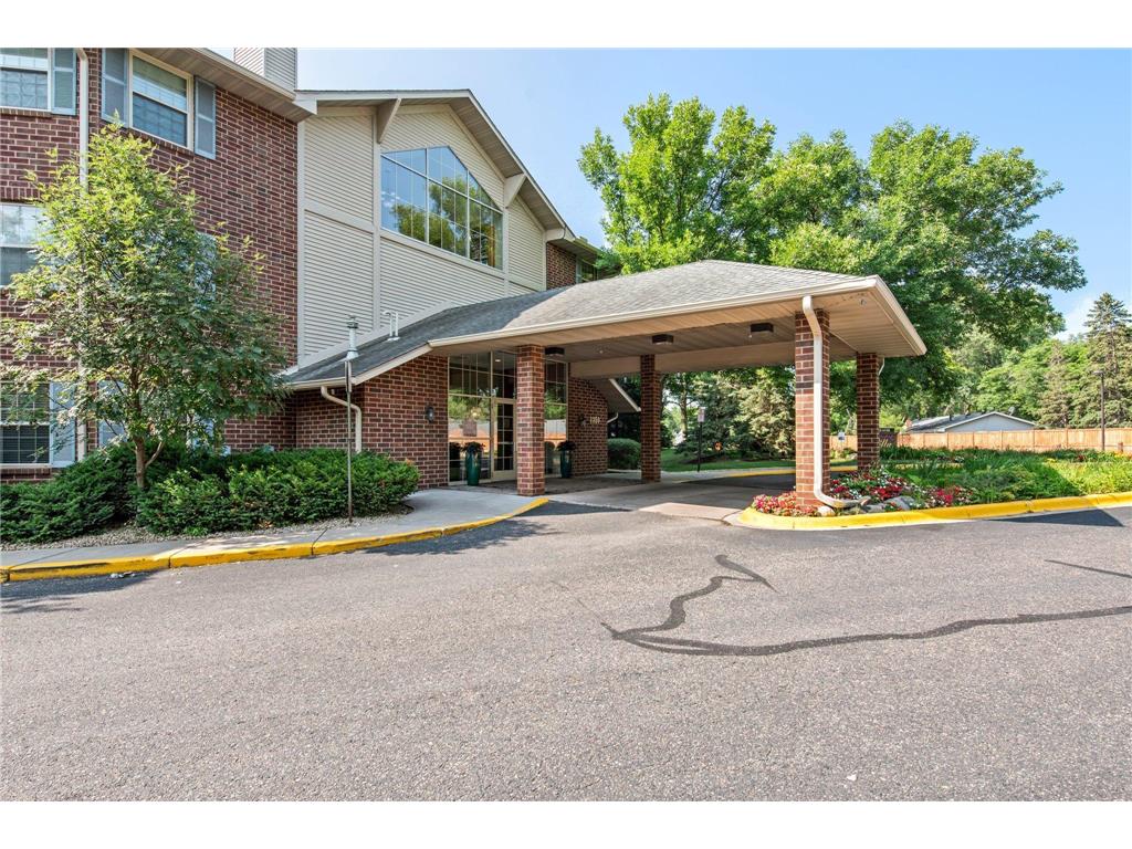 1350 Douglas Drive N #312 Golden Valley MN 55422 - Bassett Creek 6402819 image1